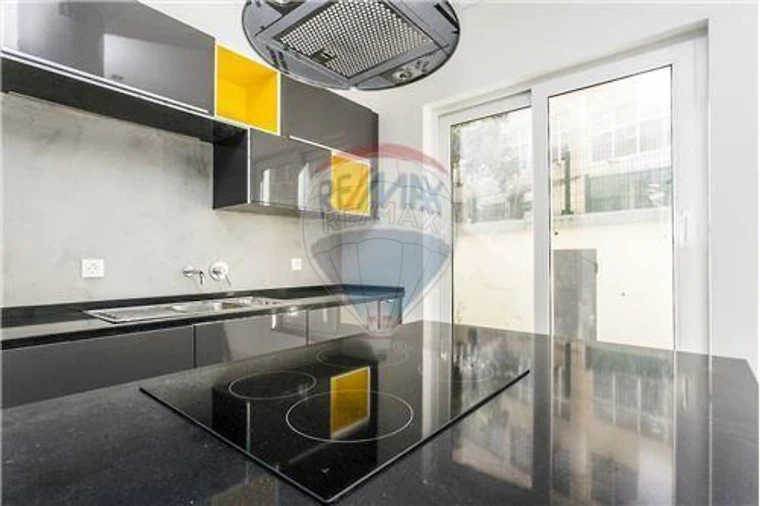 Apartamento T1 para Arrendamento em Avenidas Novas Foto 5
