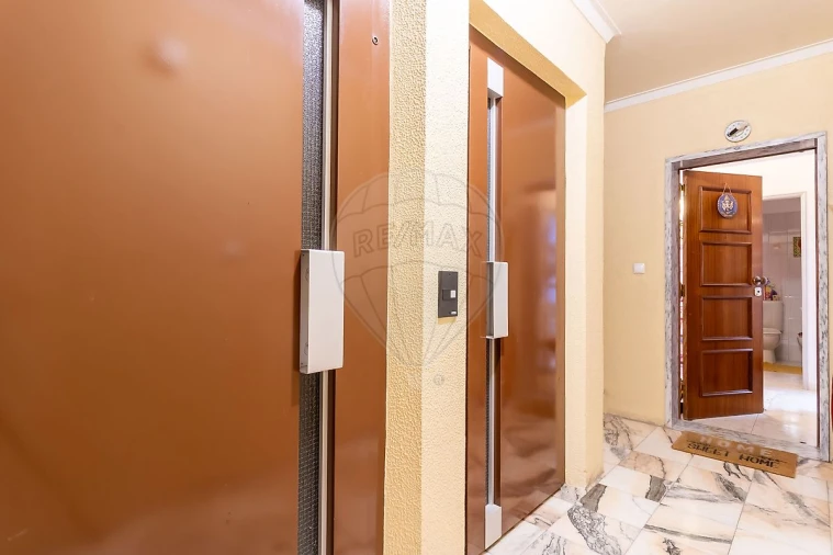 Apartamento T3 para Venda em Agualva e Mira-Sintra Foto 14