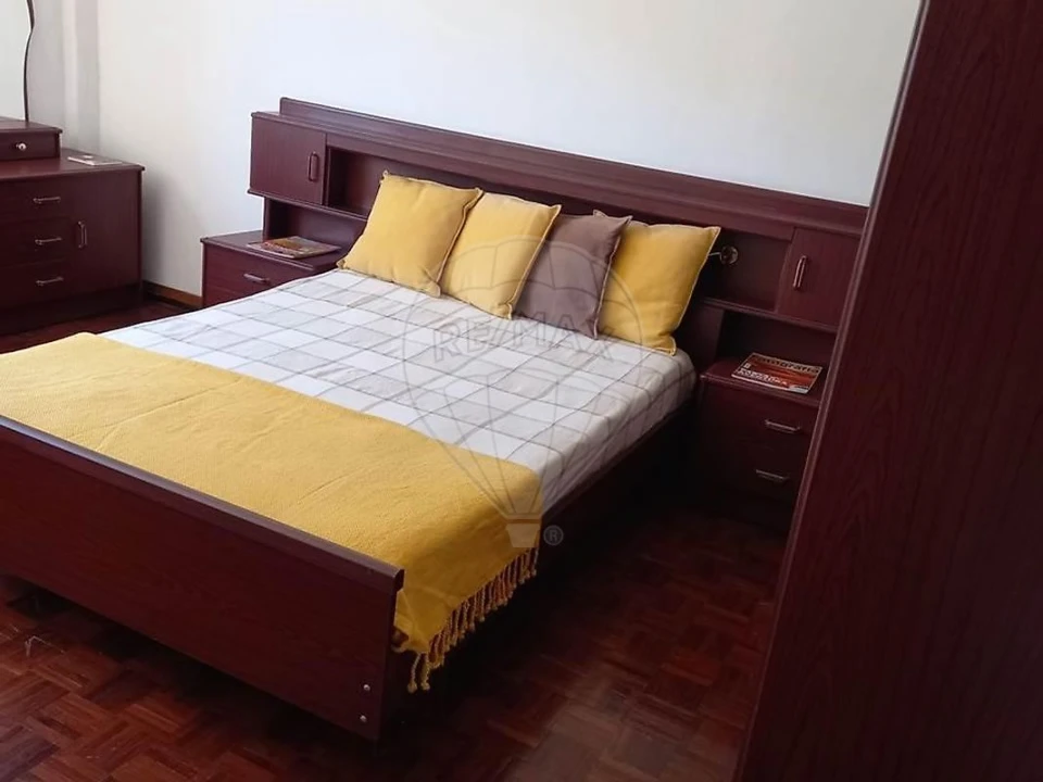 Apartamento T3 para Arrendamento em Rio de Mouro Foto 13