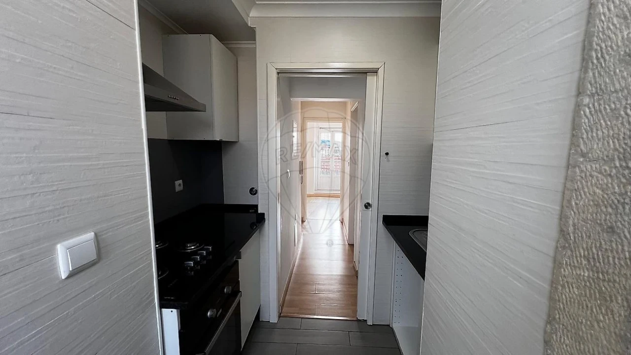 Apartamento T2 para Arrendamento em Misericórdia Foto 12