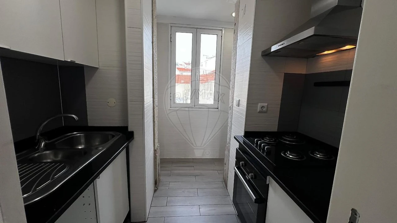 Apartamento T2 para Arrendamento em Misericórdia Foto 8