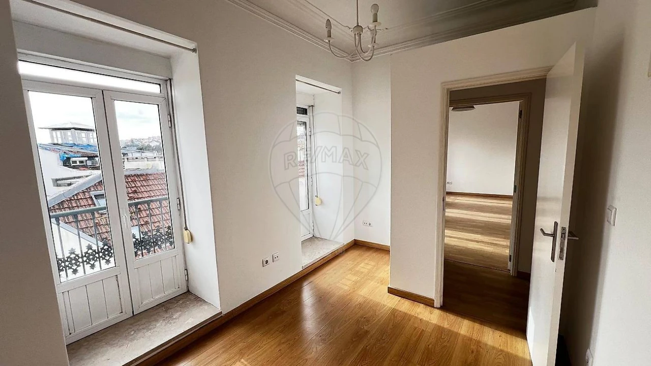 Apartamento T2 para Arrendamento em Misericórdia Foto 17