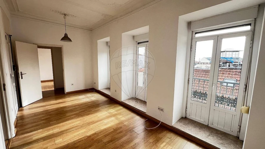 Apartamento T2 para Arrendamento em Misericórdia Foto 15