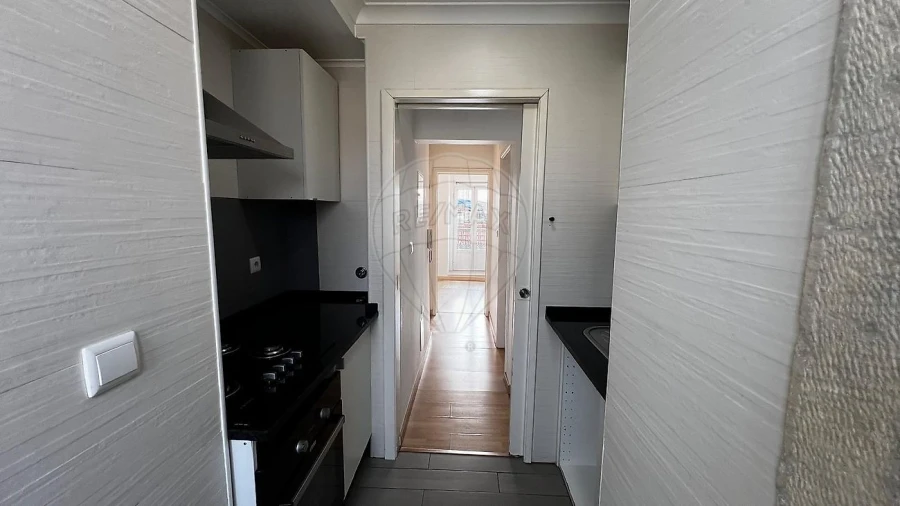 Apartamento T2 para Arrendamento em Misericórdia Foto 12