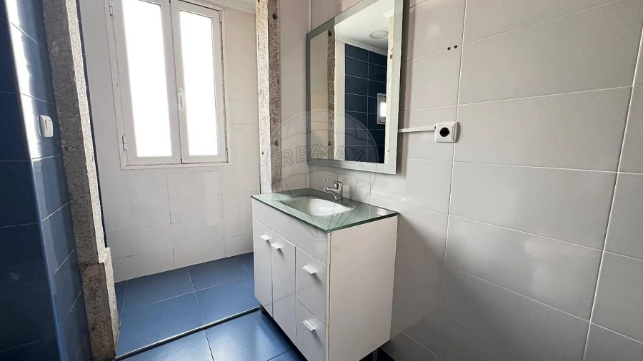 Apartamento T2 para Arrendamento em Misericórdia Foto 6