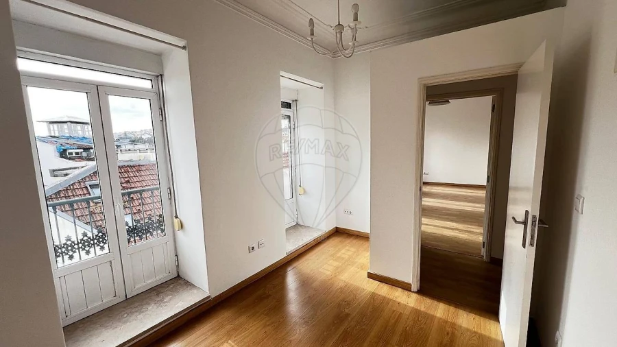 Apartamento T2 para Arrendamento em Misericórdia Foto 17