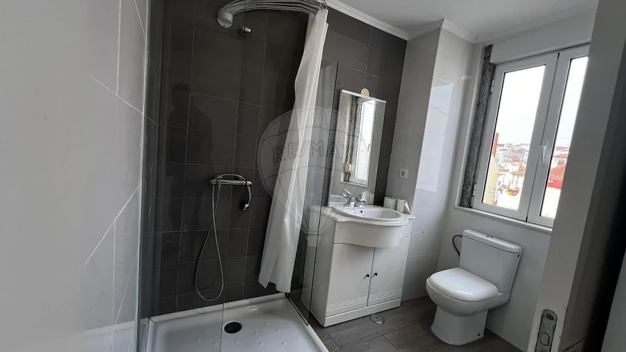 Apartamento T2 para Arrendamento em Misericórdia Foto 11