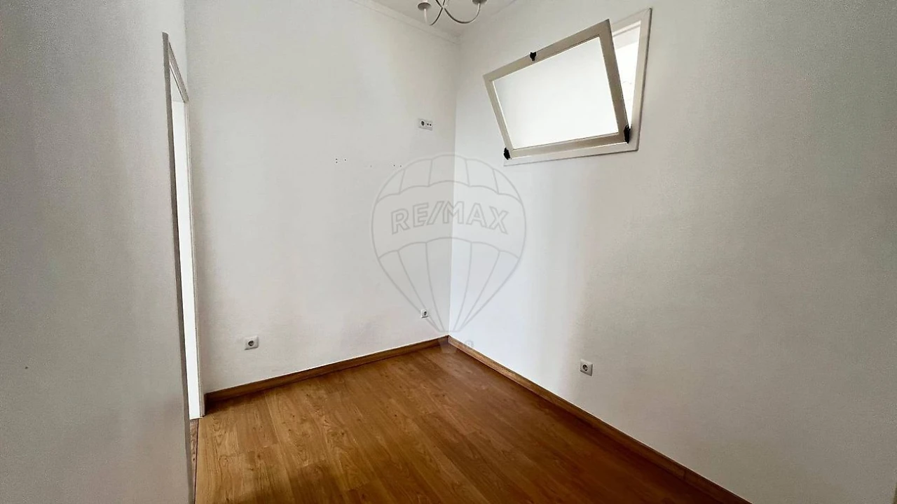 Apartamento T2 para Arrendamento em Misericórdia Foto 4