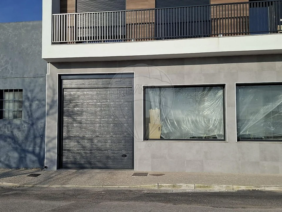 Loja para Arrendamento em Almeirim Foto 7