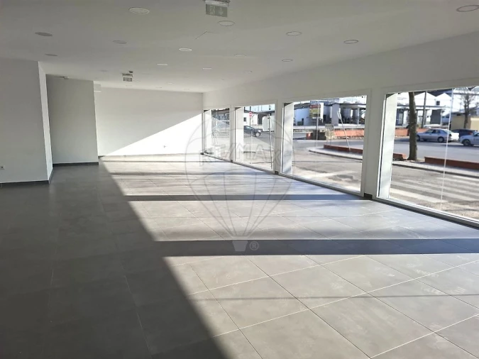 Loja para Arrendamento em Almeirim Foto 2