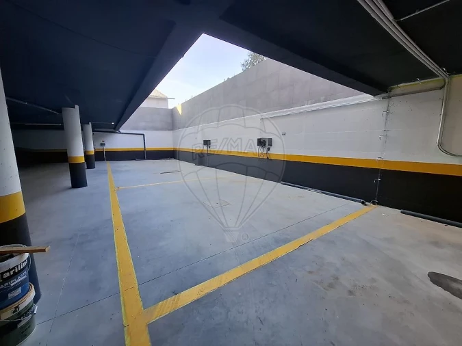 Loja para Arrendamento em Almeirim Foto 3