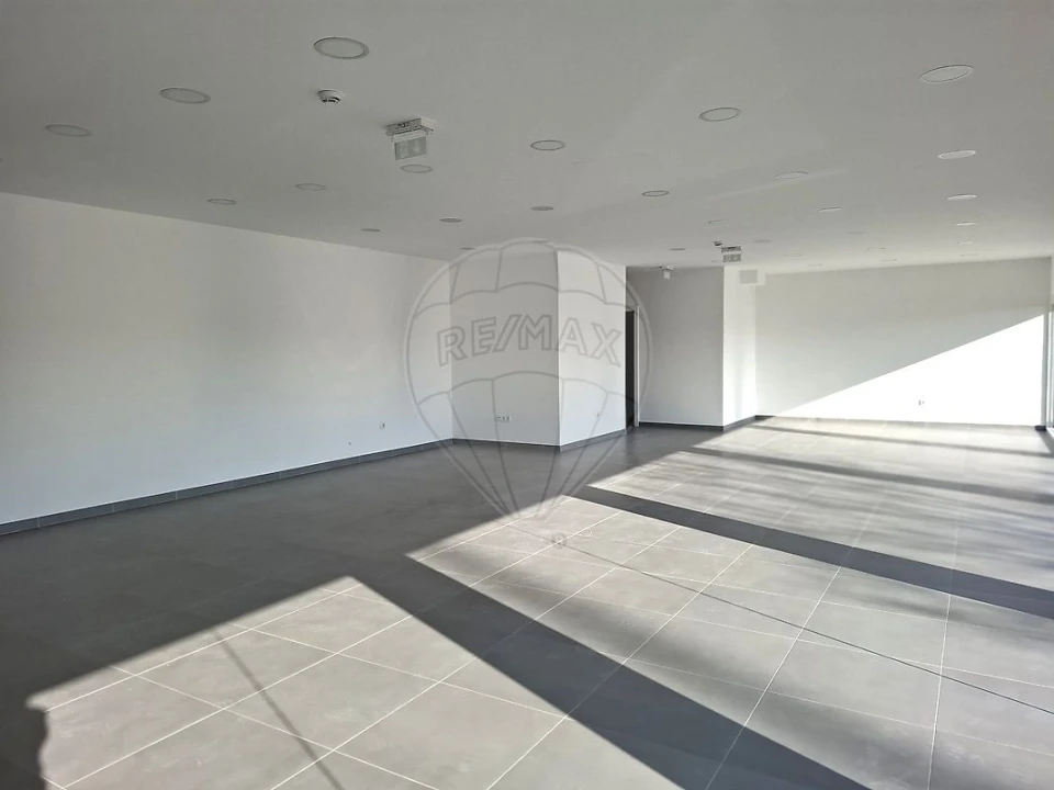 Loja para Arrendamento em Almeirim Foto 8