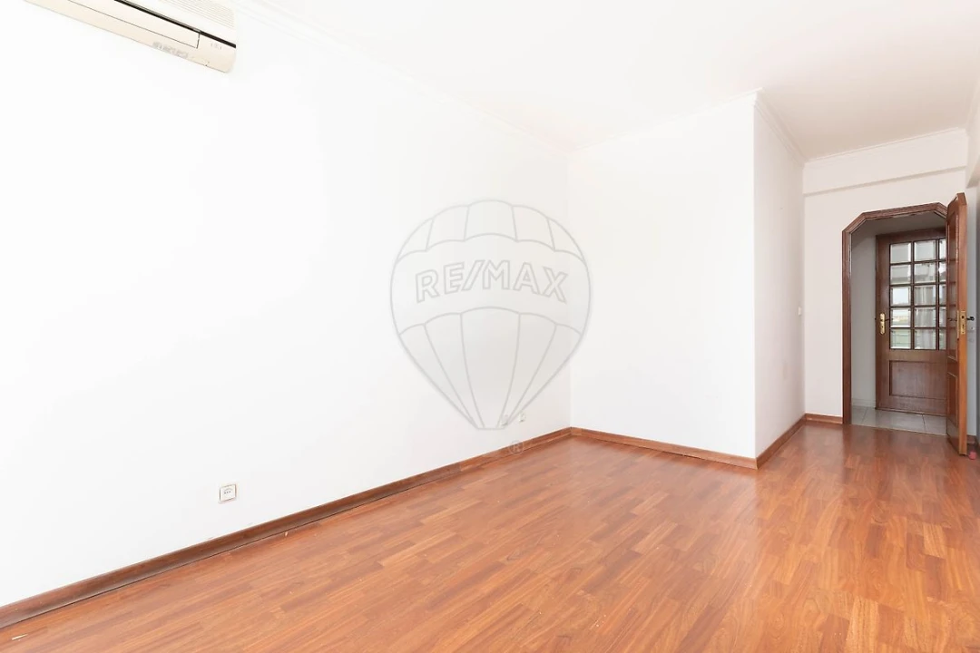 Apartamento T3 para Arrendamento em Arruda dos Vinhos Foto 11