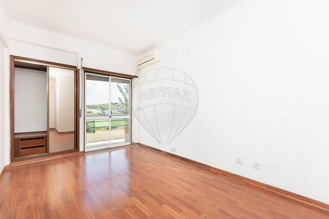 Apartamento T3 para Arrendamento em Arruda dos Vinhos Foto 6
