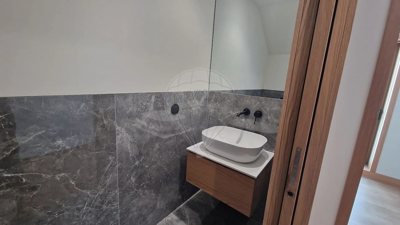 Apartamento T1 para Venda em Paranhos Foto 5