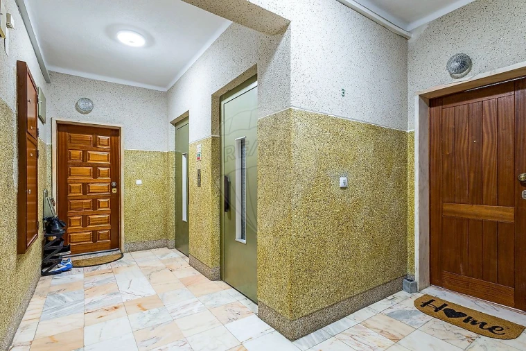 Apartamento T2 para Venda em Póvoa de Santa Iria e Forte da Casa Foto 5