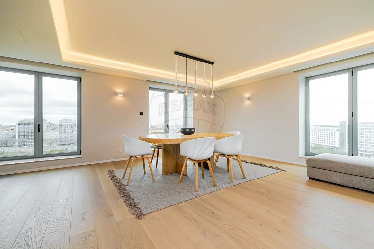 Apartamento T3 para Venda em Campolide Foto 28