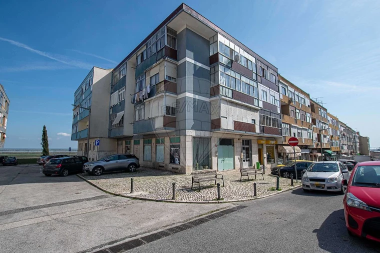 Apartamento T2 para Venda em Póvoa de Santa Iria e Forte da Casa Foto 18