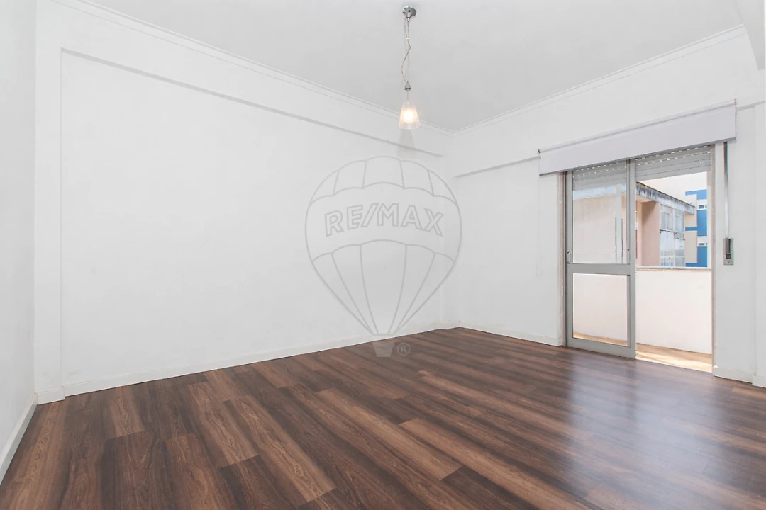 Apartamento T2 para Venda em Póvoa de Santa Iria e Forte da Casa Foto 4
