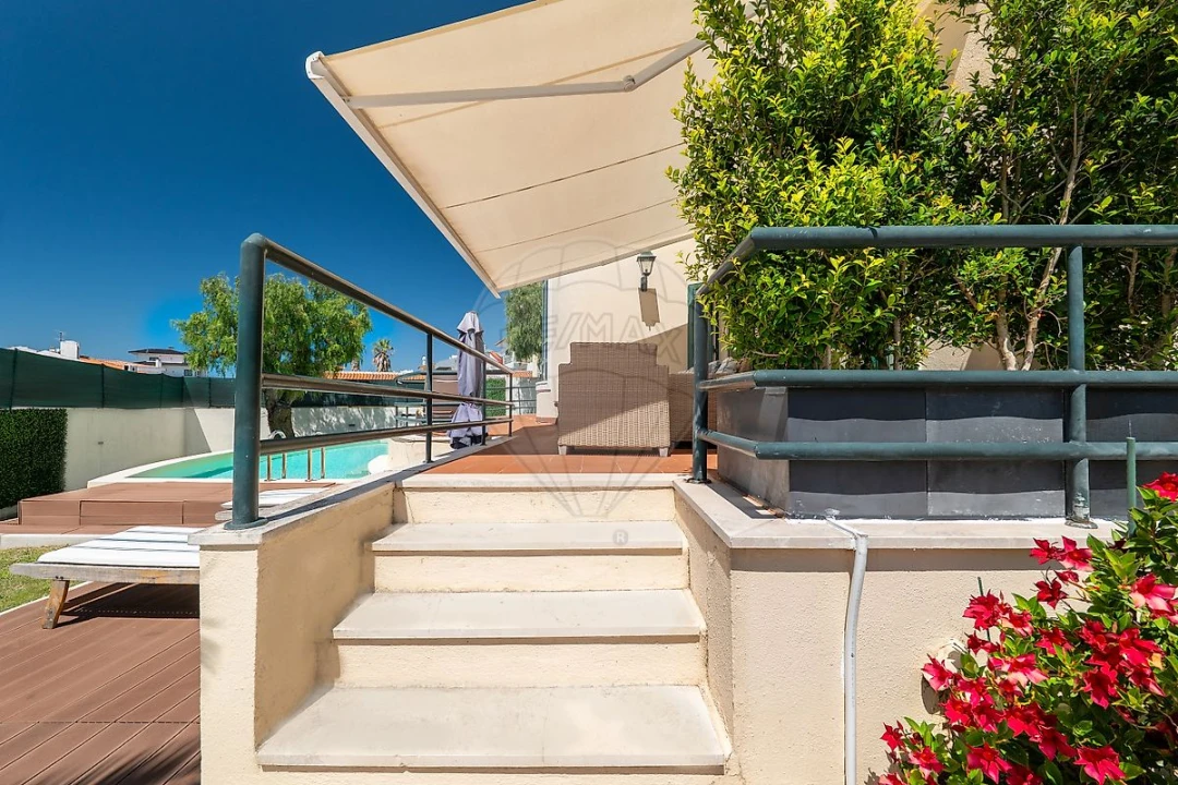 Moradia T5 para Venda em Carcavelos e Parede Foto 22