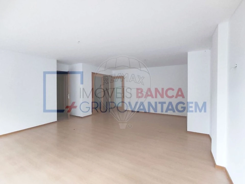 Apartamento T3 para Venda em Moreira Foto 1