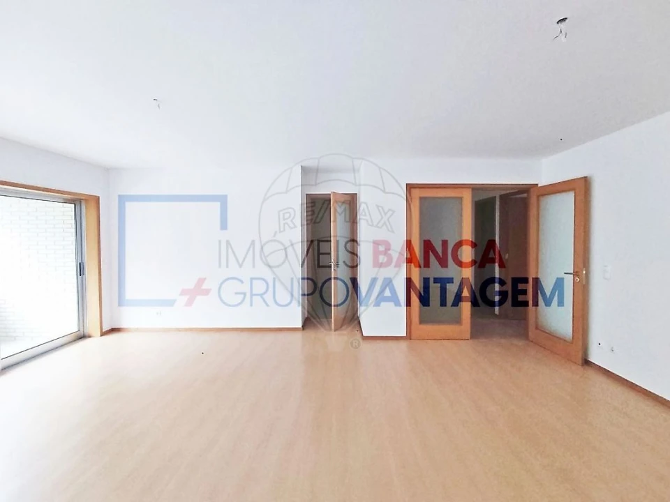 Apartamento T3 para Venda em Moreira Foto 2