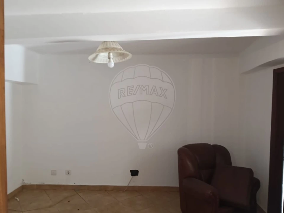 Moradia T5 para Venda em Almalagues Foto 5