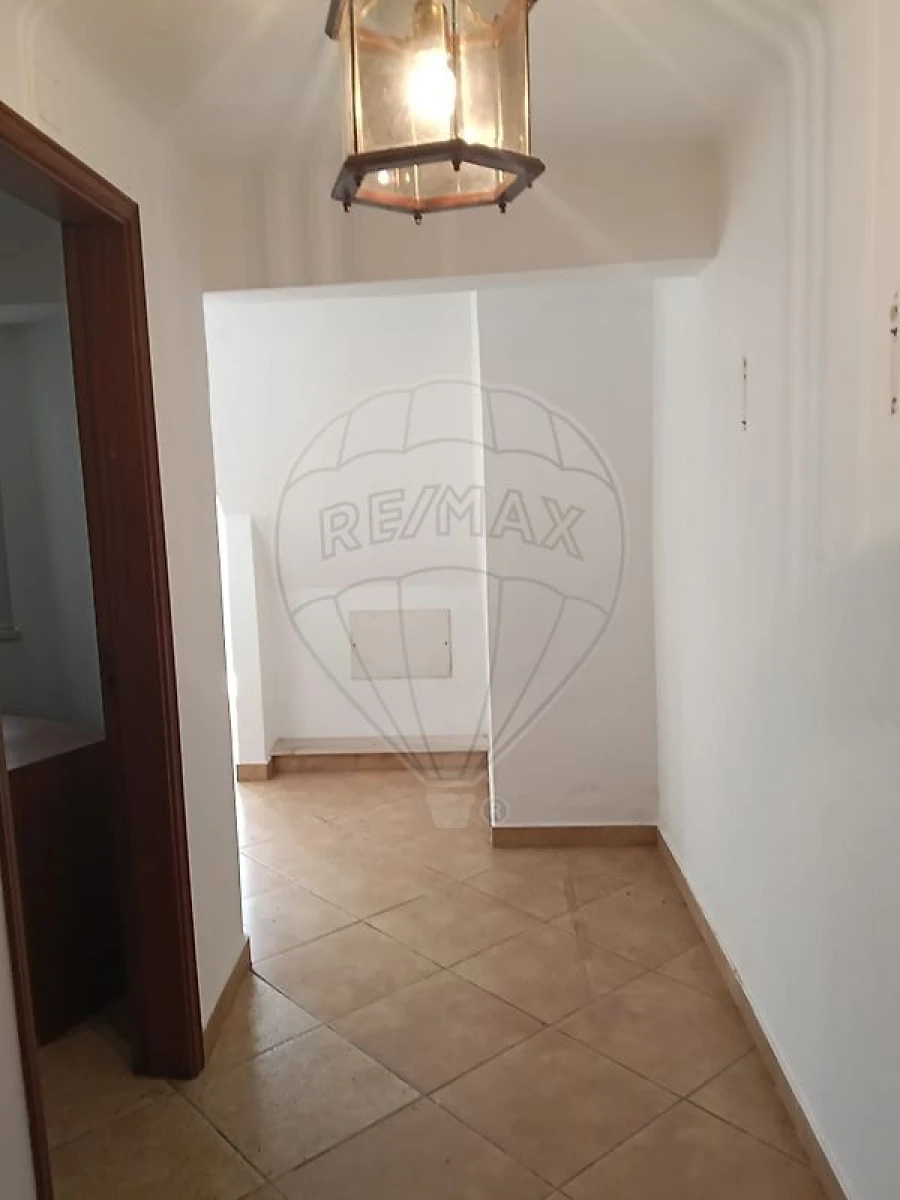 Moradia T5 para Venda em Almalagues Foto 6