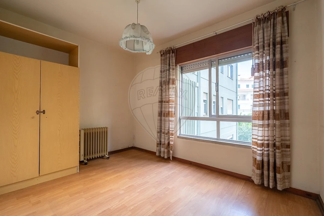 Apartamento T4 para Venda em Santo Antonio dos Olivais Foto 28