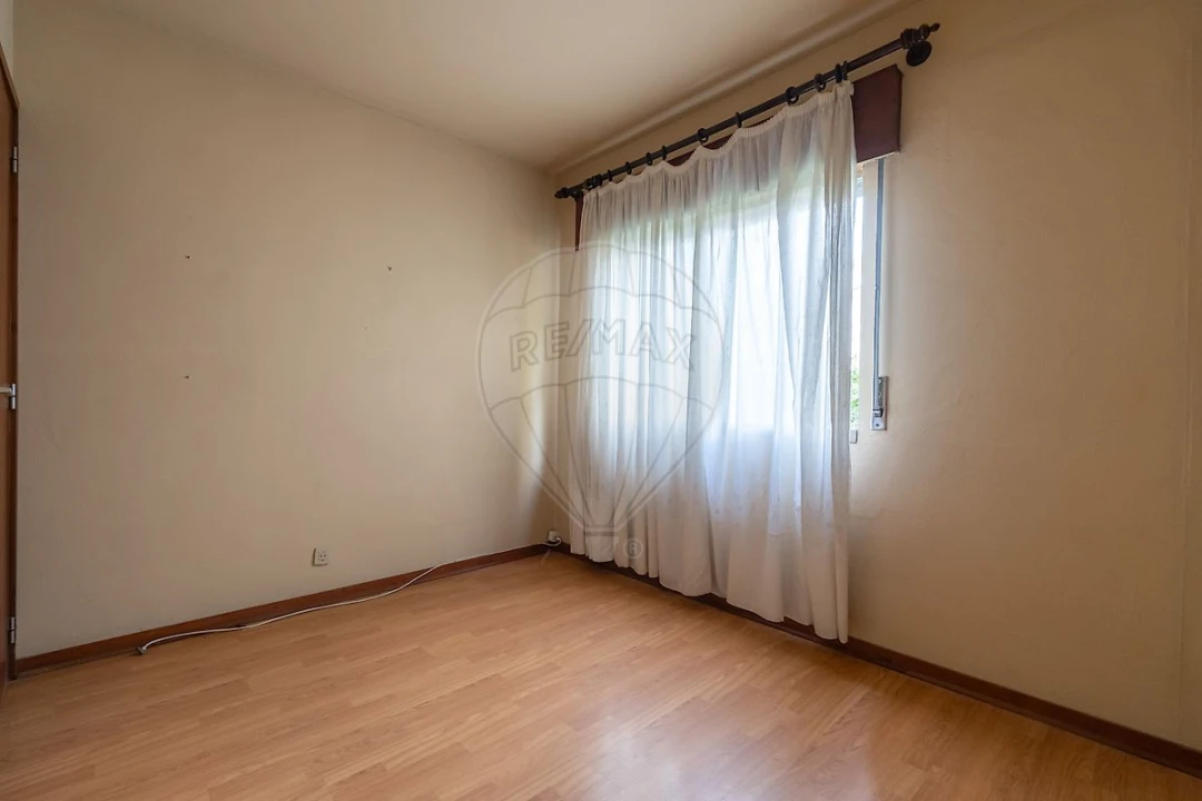 Apartamento T4 para Venda em Santo Antonio dos Olivais Foto 15