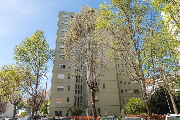 Apartamento T4 para Venda em Santo Antonio dos Olivais Foto 36