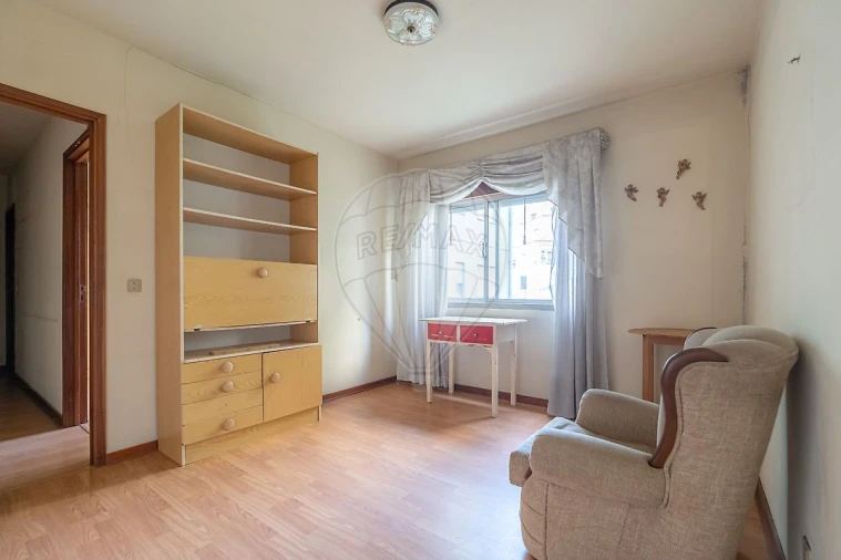 Apartamento T4 para Venda em Santo Antonio dos Olivais Foto 27