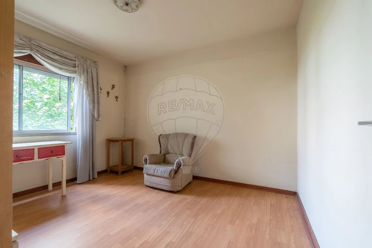 Apartamento T4 para Venda em Santo Antonio dos Olivais Foto 26