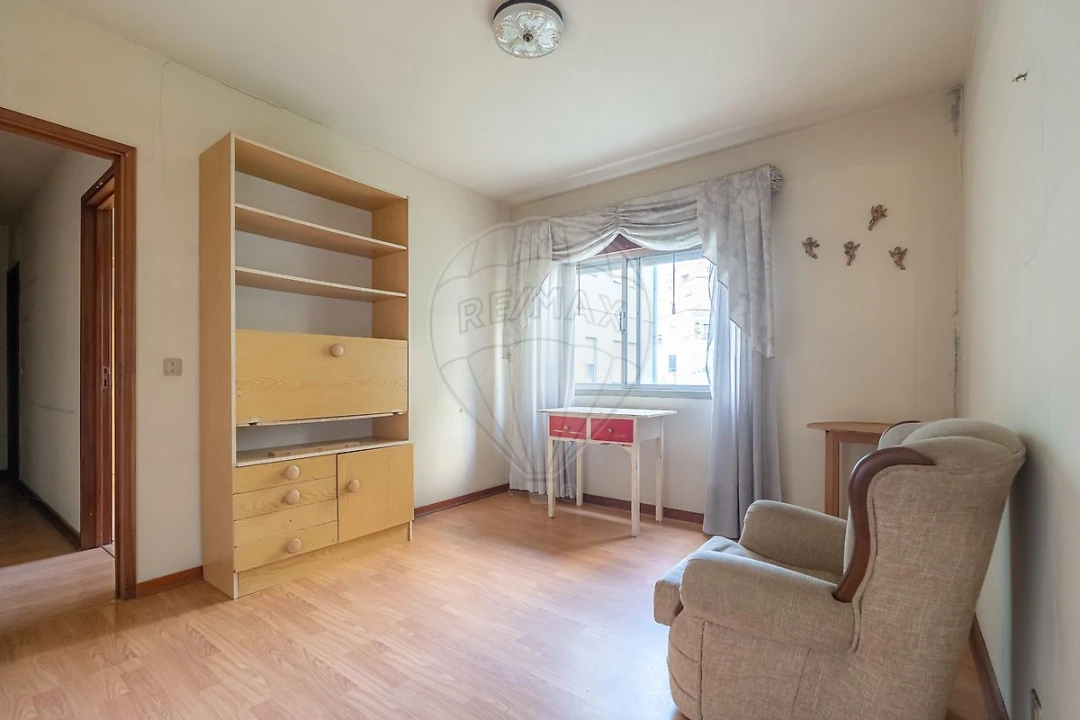 Apartamento T4 para Venda em Santo Antonio dos Olivais Foto 27