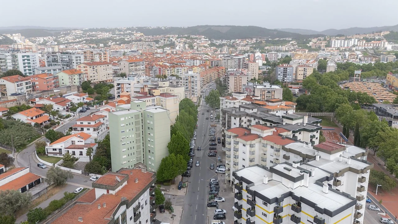Apartamento T4 para Venda em Santo Antonio dos Olivais Foto 3