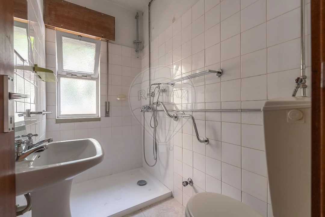 Apartamento T4 para Venda em Santo Antonio dos Olivais Foto 16
