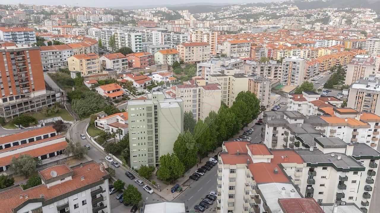 Apartamento T4 para Venda em Santo Antonio dos Olivais Foto 5