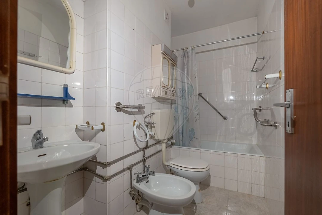 Apartamento T4 para Venda em Santo Antonio dos Olivais Foto 35