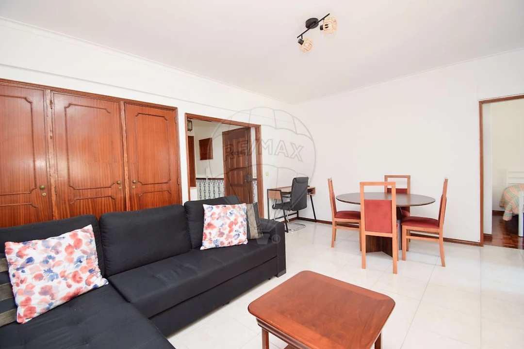 Apartamento T1 para Venda em Rio de Mouro Foto 19