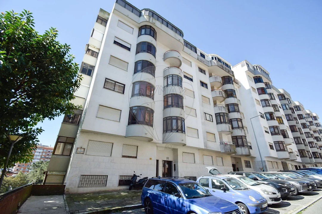 Apartamento T1 para Venda em Rio de Mouro Foto 2