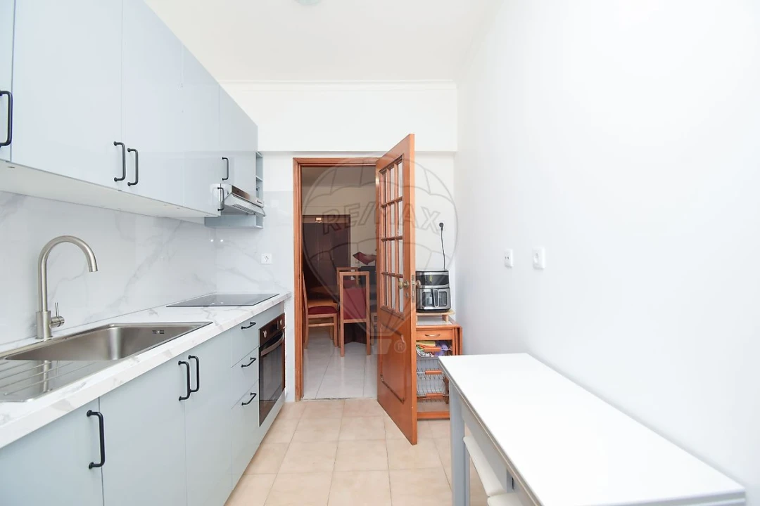 Apartamento T1 para Venda em Rio de Mouro Foto 9