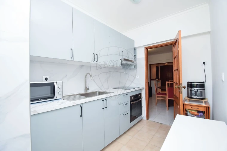 Apartamento T1 para Venda em Rio de Mouro Foto 8