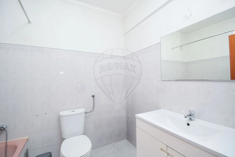 Apartamento T1 para Venda em Rio de Mouro Foto 10