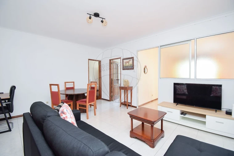 Apartamento T1 para Venda em Rio de Mouro Foto 24