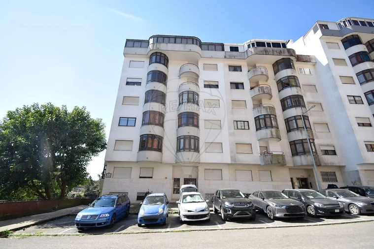 Apartamento T1 para Venda em Rio de Mouro Foto 4