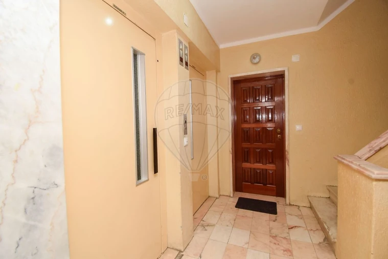 Apartamento T1 para Venda em Rio de Mouro