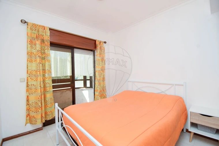 Apartamento T1 para Venda em Rio de Mouro Foto 3