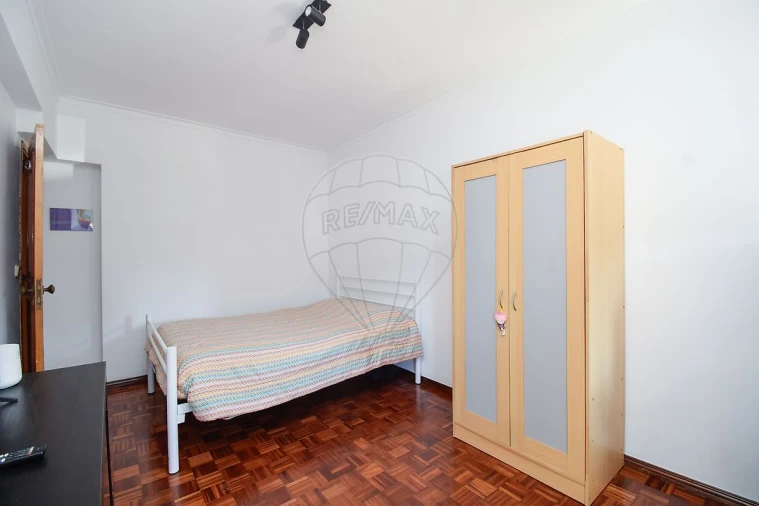 Apartamento T1 para Venda em Rio de Mouro Foto 16