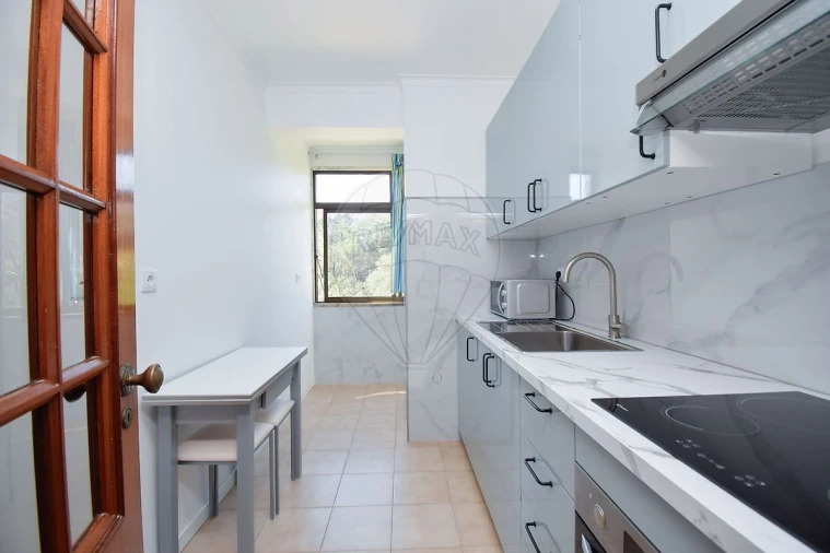 Apartamento T1 para Venda em Rio de Mouro Foto 12