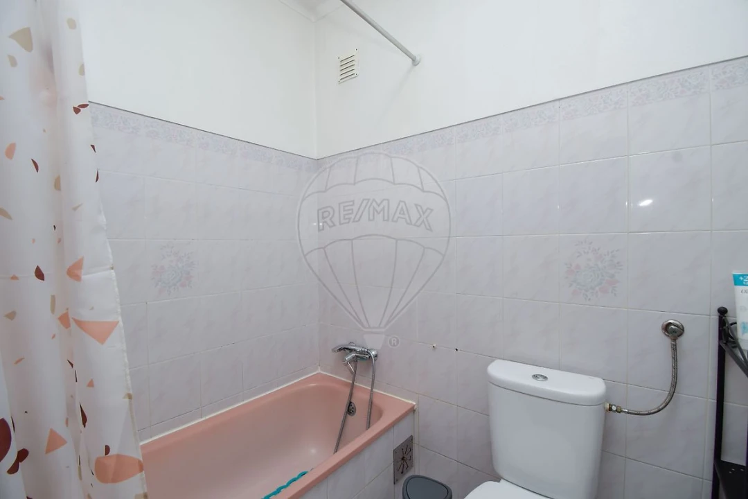 Apartamento T1 para Venda em Rio de Mouro Foto 11